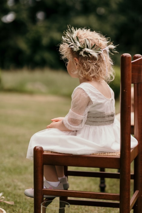 Hochzeit NuK Ansicht freie Trauung Blumenmädchen von hinten