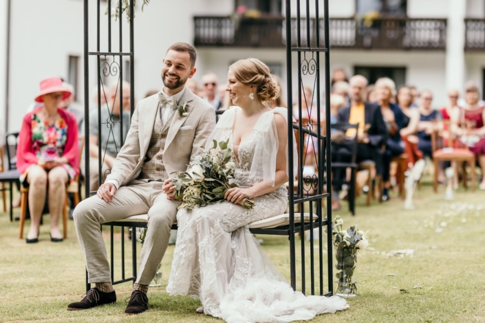 Hochzeit NuK Ansicht freie Trauung Brautpaar