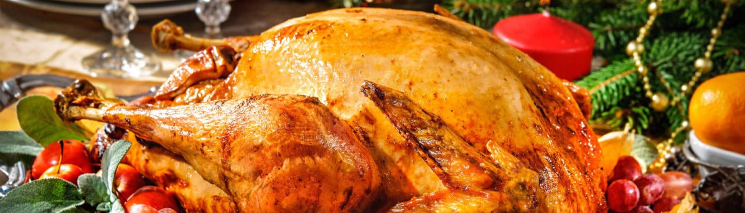 Ofenfrische Martinsgans auf festlicher Tafel.